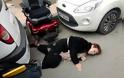 Ψαχνά: Γυναίκα σωριάστηκε στο δρόμο γιατί κάποιοι παρκάρουν όπου βρουν! (ΦΩΤΟ)