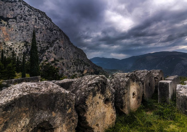 Ο κρυφός ρόλος του Μαντείου των Δελφών - Τι πράγματι συνέβαινε πίσω από τους διφορούμενους χρησμούς και τα φύλλα δάφνης - Φωτογραφία 3