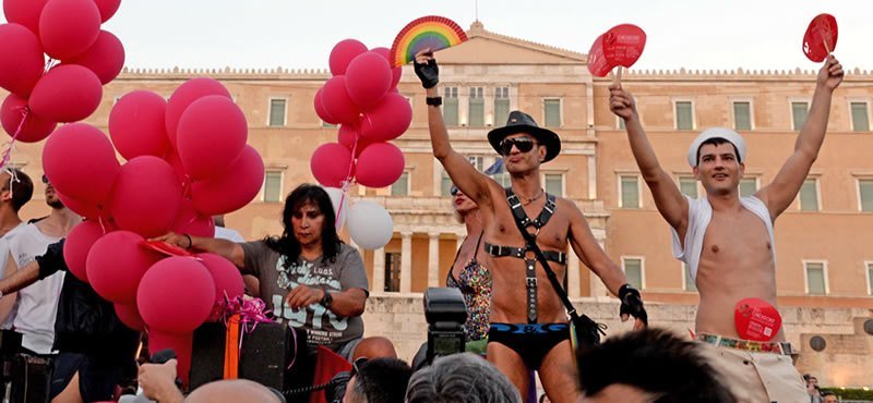 «Αλλόκοτες» εικόνες «ομοφυλοφιλικής υπερηφάνειας» στο Σύνταγμα #Athens Pride - Φωτογραφία 10