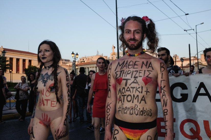 «Αλλόκοτες» εικόνες «ομοφυλοφιλικής υπερηφάνειας» στο Σύνταγμα #Athens Pride - Φωτογραφία 11
