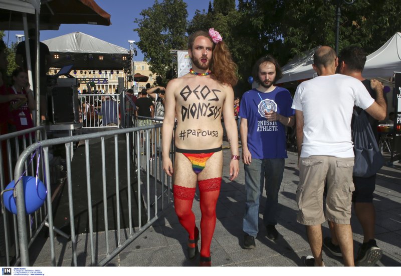 «Αλλόκοτες» εικόνες «ομοφυλοφιλικής υπερηφάνειας» στο Σύνταγμα #Athens Pride - Φωτογραφία 5