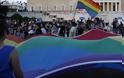 «Αλλόκοτες» εικόνες «ομοφυλοφιλικής υπερηφάνειας» στο Σύνταγμα #Athens Pride