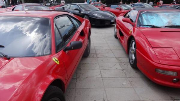 «Κοκκίνησαν» τα Γιάννενα – Γέμισε η πόλη Ferrari - Φωτογραφία 4