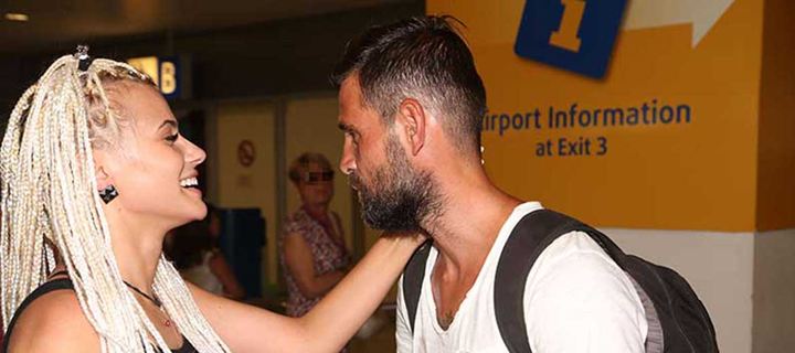 Ο Μιχάλης Μουρούτσος επέστρεψε στην Ελλάδα - Οι πρώτες φωτογραφίες στο αεροδρόμιο! - Φωτογραφία 1