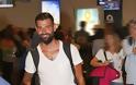 Ο Μιχάλης Μουρούτσος επέστρεψε στην Ελλάδα - Οι πρώτες φωτογραφίες στο αεροδρόμιο! - Φωτογραφία 2