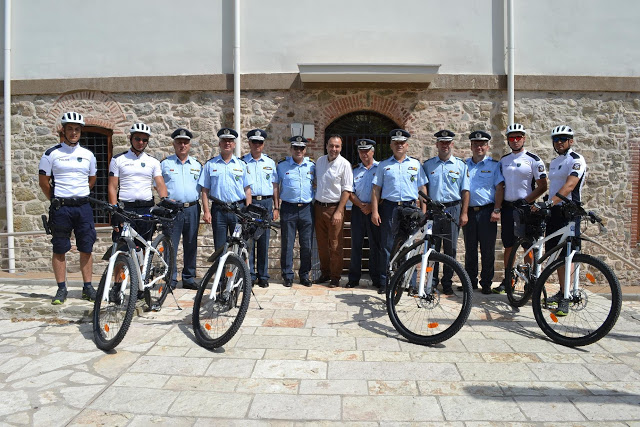 Αστυνομικοί - ποδηλάτες και στα Τρίκαλα - Φωτογραφία 3