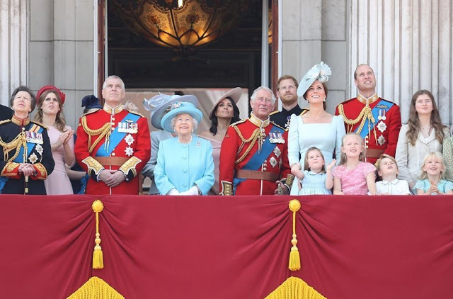 Meghan Markle: Η πρώτη της εμφάνιση στο μπαλκόνι του Buckingham! - Φωτογραφία 3