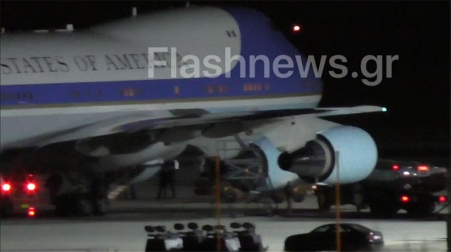 Στη βάση της Σούδας το Air Force One με τον Τραμπ για ολιγόωρη στάση - Φωτογραφία 3