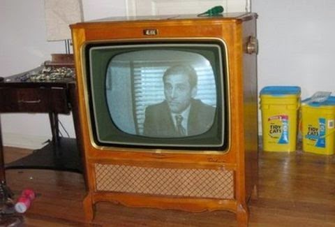 Θα πάθετε ΠΛΑΚΑ: Δείτε σε τι μετέτρεψε αυτή την παλιά τηλεόραση ο τύπος... [photos] - Φωτογραφία 1