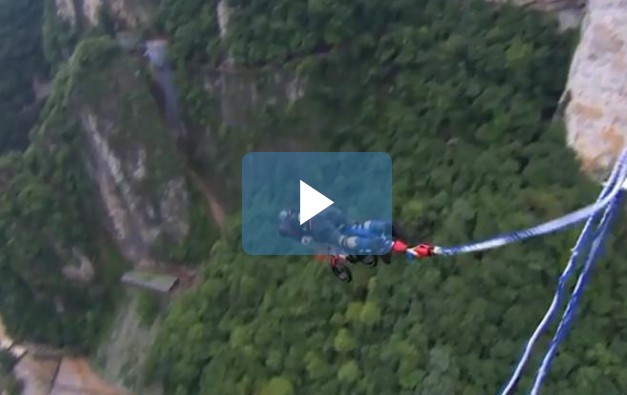 Το πιο παράτολμο bungee jumping από ύψος 260 μέτρων [video] - Φωτογραφία 1