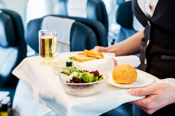 Δαιμόνιος επιβάτης αεροπλάνου “κέρδισε” δωρεάν γεύματα για 1 ολόκληρο χρόνο! - Φωτογραφία 1