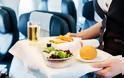 Δαιμόνιος επιβάτης αεροπλάνου “κέρδισε” δωρεάν γεύματα για 1 ολόκληρο χρόνο!