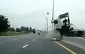 Σύγκρουση - ΣΟΚ σε Εθνική Οδό - Η Εκτίναξη του οδηγού από τη θέση τους θα σας τρομάξει [photos+video] - Φωτογραφία 3