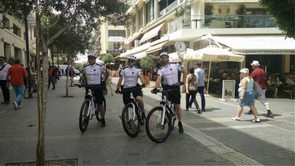 Ηράκλειο: Ποδηλάτες αστυνομικοί συνέλαβαν κλέφτη - Φωτογραφία 1