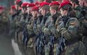 Η Μέρκελ δίνει 273 εκατ. ευρώ για την ανανέωση ρουχισμού στον στρατό
