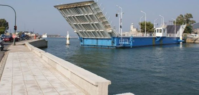 Λευκάδα: Τραυματίστηκε 54χρονη σε σκάφος στην περιοχή της γέφυρας - Φωτογραφία 1