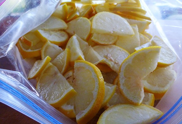 Δείτε γιατί είναι καλό να βάζετε τα λεμόνια στην κατάψυξη - Φωτογραφία 1