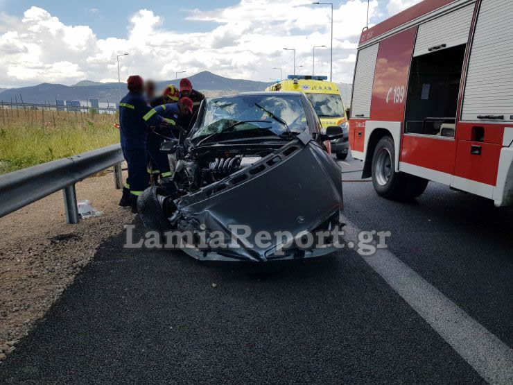 Λαμία: Από θαύμα γλύτωσαν δύο γυναίκες σε τροχαίο στην Εθνική Οδό [photos] - Φωτογραφία 8