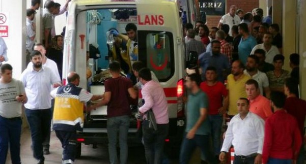 Τρεις νεκροί από επίθεση ενόπλων σε προεκλογική συγκέντρωση του κόμματος του Ερντογάν - Φωτογραφία 2