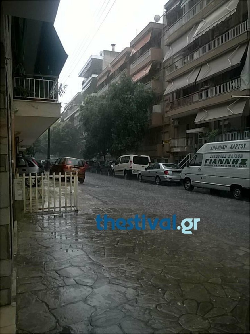 Ισχυρή βροχόπτωση με χαλάζι πλήττει την Θεσσαλονίκη - Φωτογραφία 6