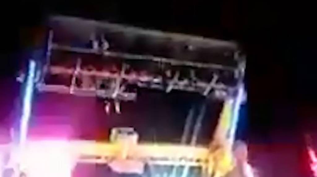 Βίντεο-σοκ από το λούνα παρκ του θανάτου: Άνοιξαν οι μπάρες ασφαλείας και έπεσαν από τα 10 μέτρα - Φωτογραφία 1
