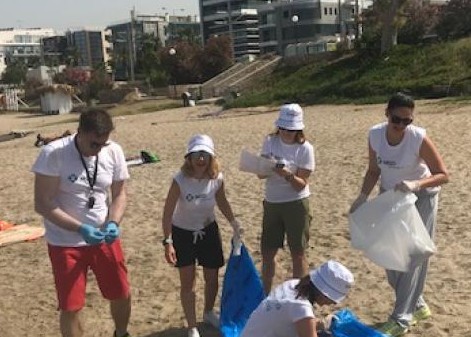 MSD: Εθελοντική δράση καθαρισμού της παραλίας Αλίμου - Φωτογραφία 1