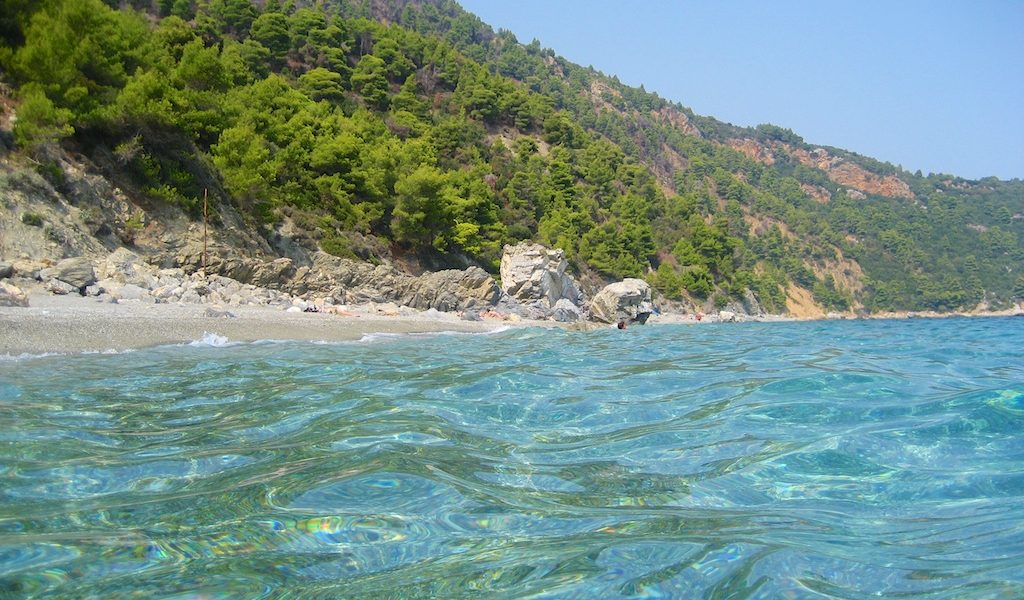 Οι 5 καλύτερες παραλίες στη Σκόπελο που θα σε κάνουν να θες να μείνεις για πάντα στο νησί! [photos] - Φωτογραφία 1