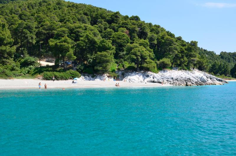 Οι 5 καλύτερες παραλίες στη Σκόπελο που θα σε κάνουν να θες να μείνεις για πάντα στο νησί! [photos] - Φωτογραφία 2