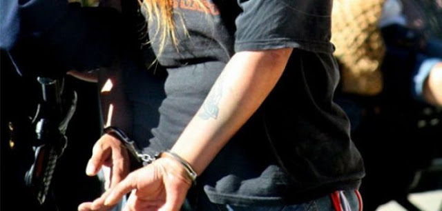 Αγρίνιο: Είχε στην τσάντα της περισσότερα από 70 ναρκωτικά δισκία και συνελήφθη - Φωτογραφία 1