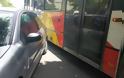 Μποτιλιάρισμα στην Δελφών μετά από σύγκρουση λεωφορείου με παράνομα σταθμευμένο Ι.Χ. - Φωτογραφία 1
