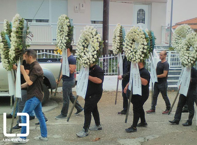 ΦΩΤΟ: Συγκίνηση στην κηδεία του 31χρονου ΕΠΟΠ που σκοτώθηκε σε τροχαίο - Στεφάνια από Καμμένο και αρχηγό ΓΕΣ - Φωτογραφία 1