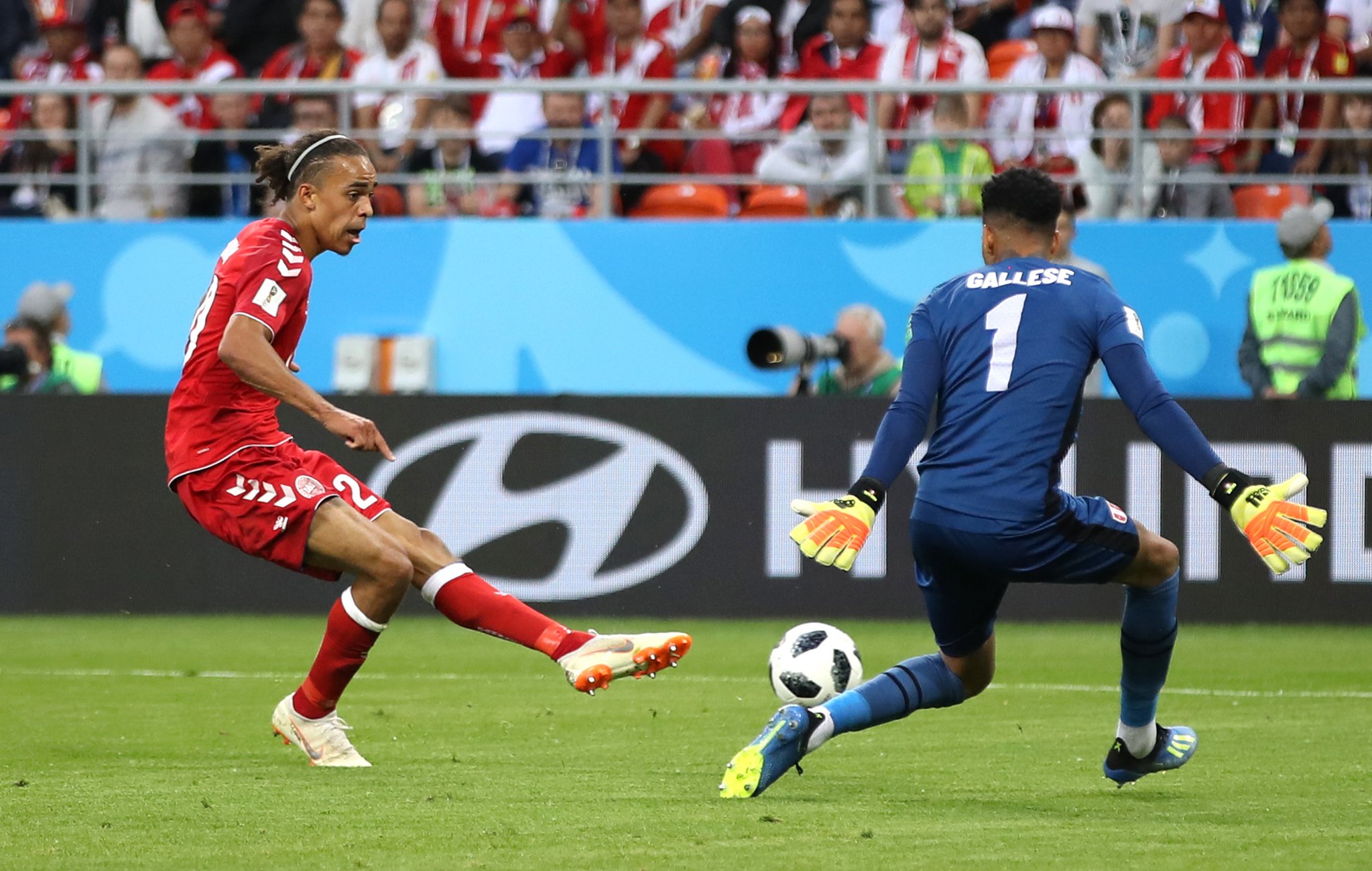 Περού-Δανία 0-1: Ο Πόουλσεν το έβαλε, ο Σμάιχελ τα έβγαλε και η Δανία μπήκε με το δεξί! - Φωτογραφία 2