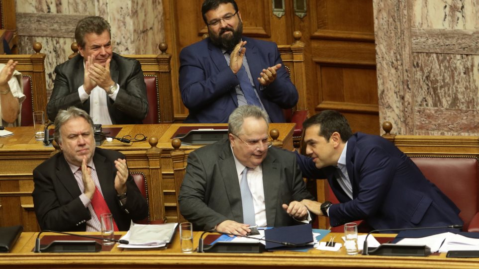 Απορρίφθηκε η πρόταση μομφής κατά της κυβέρνησης για το Σκοπιανό - Έχασαν έναν βουλευτή οι ΣΥΡΙΖΑ/ΑΝΕΛ - Φωτογραφία 1