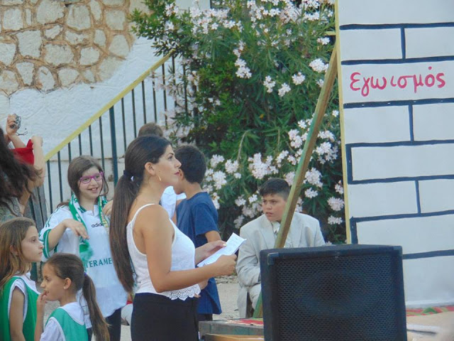 Με επιτυχία η θεατρική παράσταση «Καλημέρα Ελλάδα», από το Δημοτικό Σχολείο Κανδήλας -ΦΩΤΟ - Φωτογραφία 25