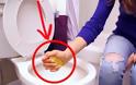 Ρίχνει σε ένα λεμόνι χοντρό αλάτι και το στύβει στην λεκάνη της τουαλέτας - Αυτό που ακολουθεί αμέσως μετά είναι εκπληκτικό [video]