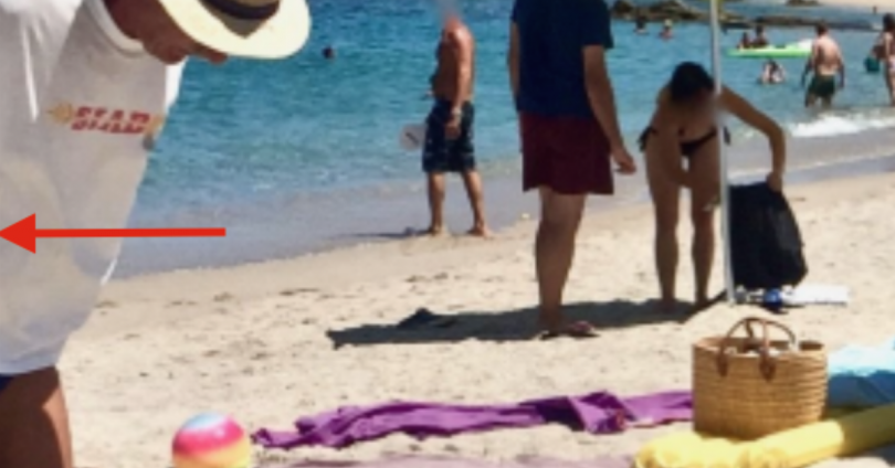 Άντρας φτάνει στην παραλία και όλοι οι τουρίστες στρέφουν τα βλέμματα πάνω του. Για προσέξτε τι σέρνει πίσω του… Θα μείνετε! - Φωτογραφία 1