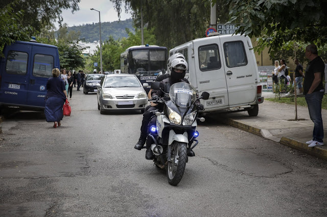 Συνελήφθη και κρατείται ο βουλευτής Κωνσταντίνος Μπαρμπαρούσης (ΦΩΤΟ & ΒΙΝΤΕΟ) - Φωτογραφία 4