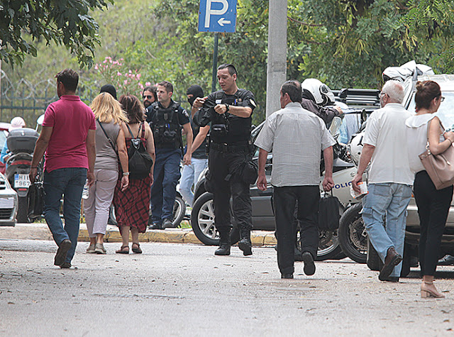 Συνελήφθη και κρατείται ο βουλευτής Κωνσταντίνος Μπαρμπαρούσης (ΦΩΤΟ & ΒΙΝΤΕΟ) - Φωτογραφία 5