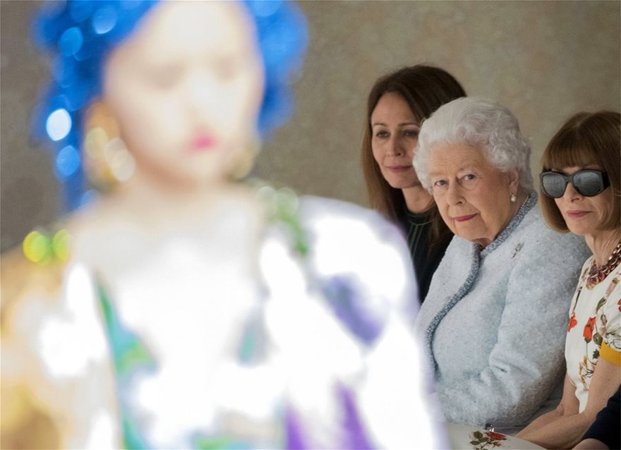 Εσωτερικός πόλεμος στη Vogue για μια θέση δίπλα στη βασίλισσα Ελισάβετ - Φωτογραφία 2