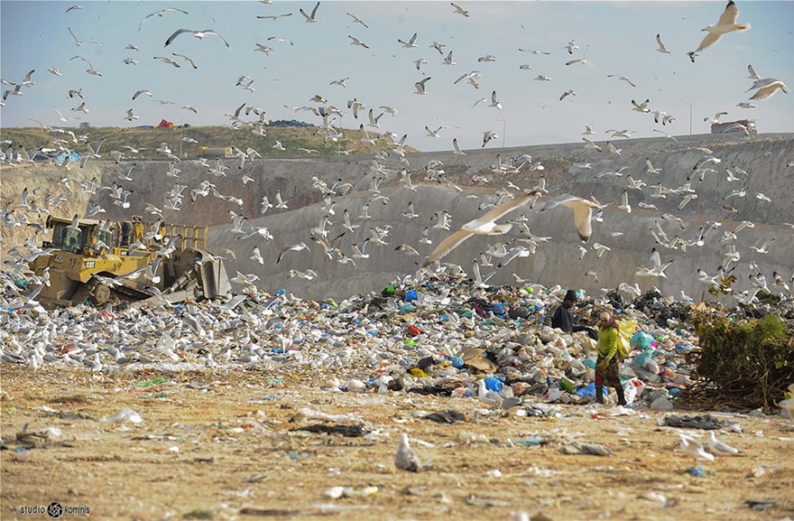 Σε ασφυξία το λεκανοπέδιο: Πάνω από 16.000 τόνοι απορρίμματα στους δρόμους - Φωτογραφία 2