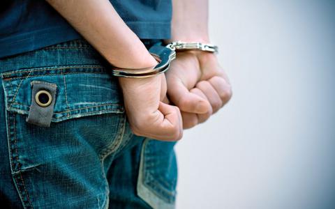 Σύλληψη 22χρονου για επιθέσεις σε αλλοδαπούς στο Μενίδι - Φωτογραφία 1