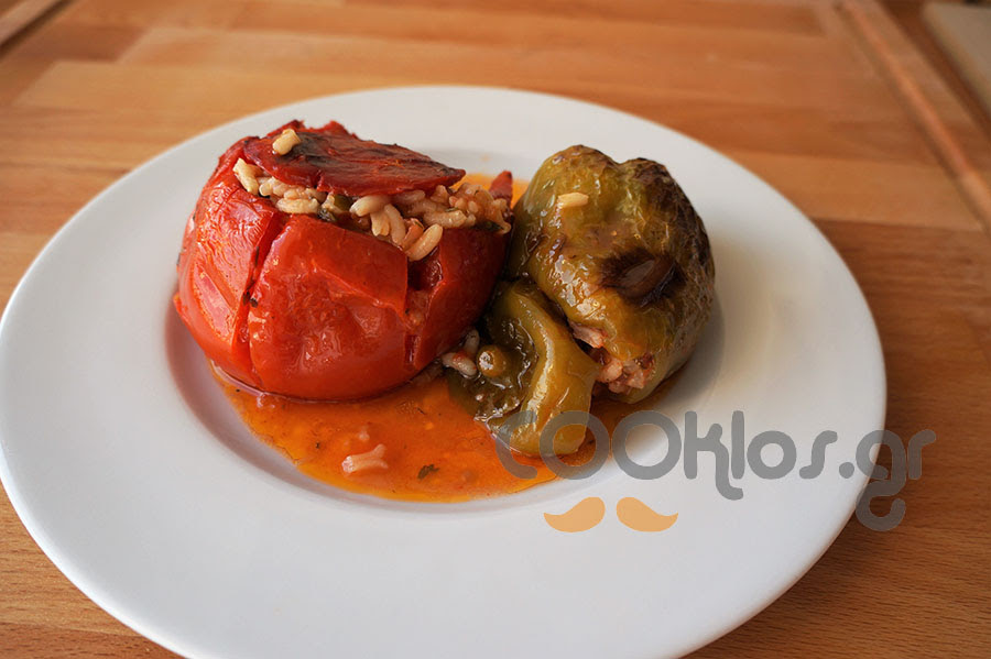 Η συνταγή της Ημέρας: Ντομάτες και πιπεριές γεμιστές με κιμά - Φωτογραφία 1