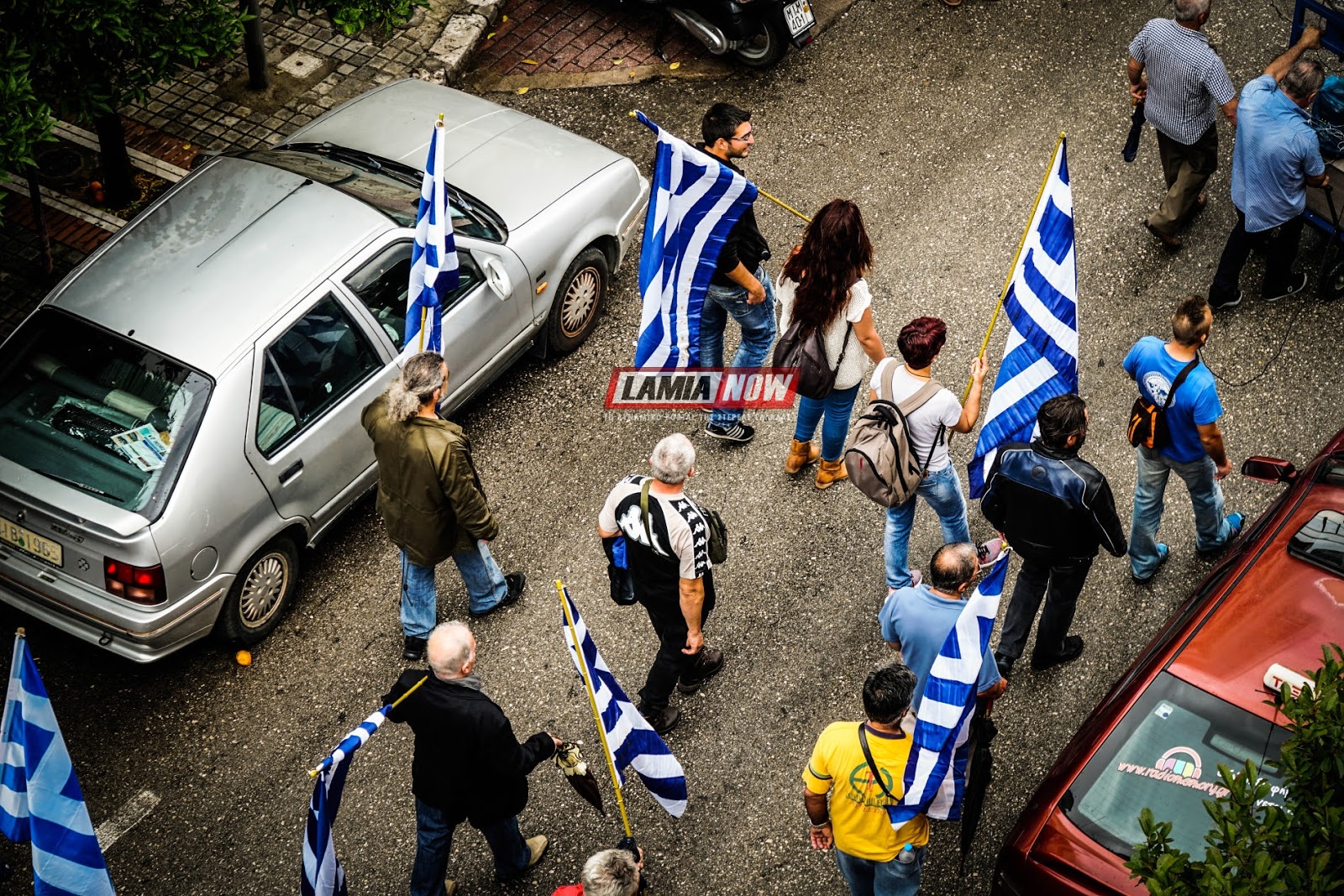 Πορεία στο κέντρο της Λαμίας από οπαδούς του Αρτέμη Σώρρα! [photo] - Φωτογραφία 1