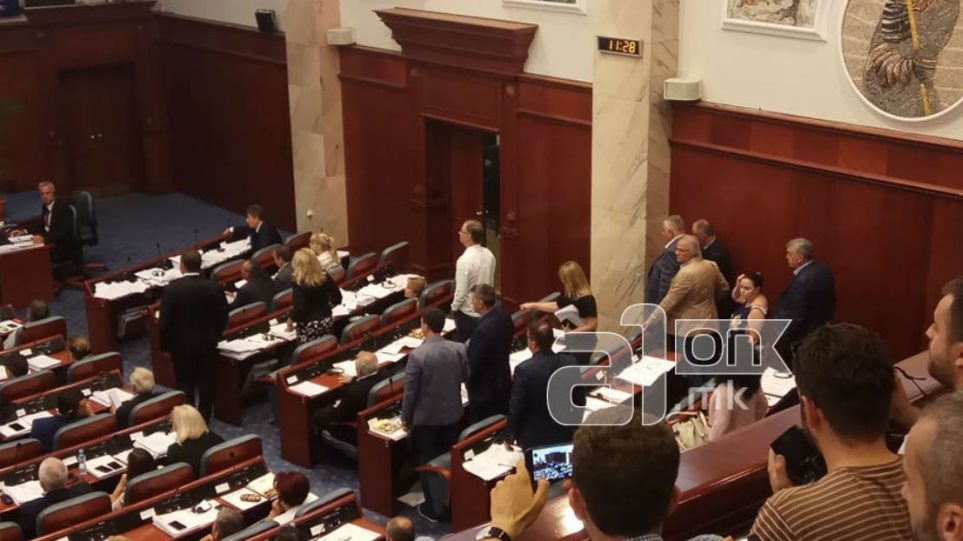 Πέρασε με 69 «ναι» από την Βουλή των Σκοπίων  η συμφωνία με την Ελλάδα - Φωτογραφία 1