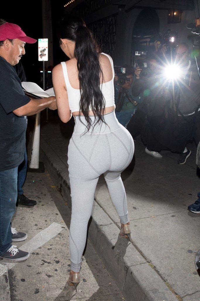 Η νέα εμφάνιση της Kylie Jenner που δείχνει ότι ακολουθεί πιστά την Kim Kardashian - Φωτογραφία 6