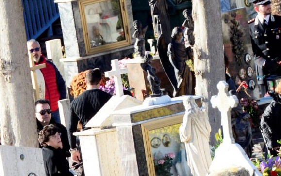 Είχαν τον γιο τους για νεκρό – Εμφανίστηκε στην κηδεία του - Φωτογραφία 1