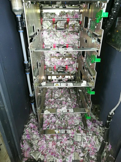 Τα χρήματα έχουν ωραία… γεύση: Αρουραίοι ροκάνισαν 17.600 δολάρια σε ATM - Φωτογραφία 2
