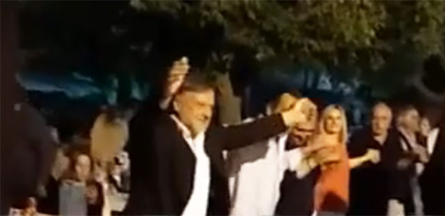 Ο βουλευτής Σέλτσας (ΣΥΡΙΖΑ) χορεύει και τραγουδάει με τον ύμνο του αλυτρωτισμού των «Μακεδόνων του Αιγαίου».[Βίντεο] - Φωτογραφία 1