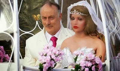 Άντρας παντρεύτηκε στα 55 του αλλά κάτι δεν πάει καλά με αυτή τη νύφη… [video] - Φωτογραφία 1