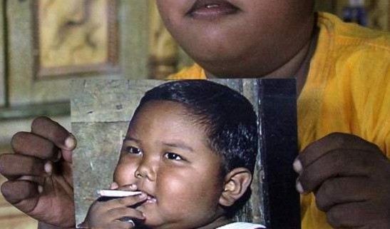 Θυμάστε το 2χρονο αγοράκι που κάπνιζε μανιωδώς, 40 τσιγάρα την ημέρα; - Δείτε πως είναι σήμερα και τι κάνει [photos] - Φωτογραφία 1
